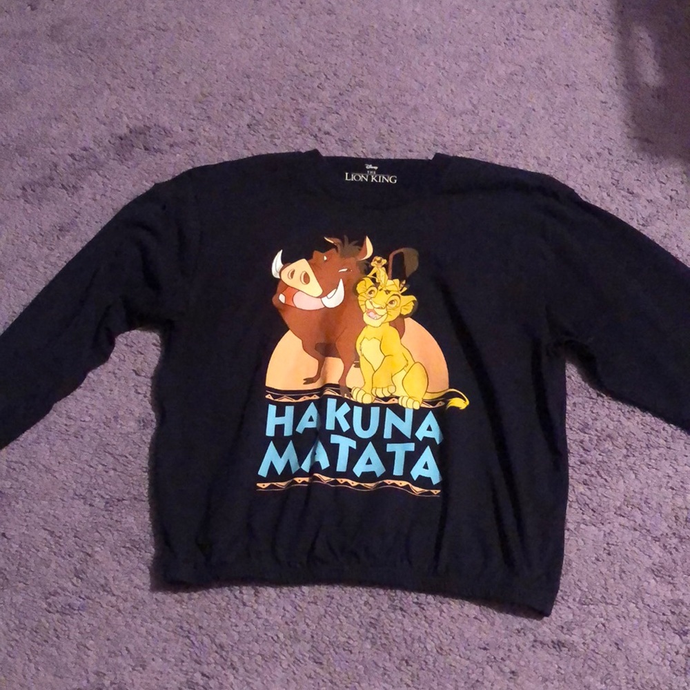 Slightly cropped Lion king shirt